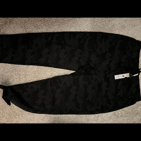 Camo Joggers - Picture 2 of 2